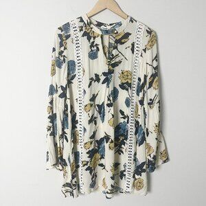 2/$30 Blue Pepper Cream Blue Floral Dress Small